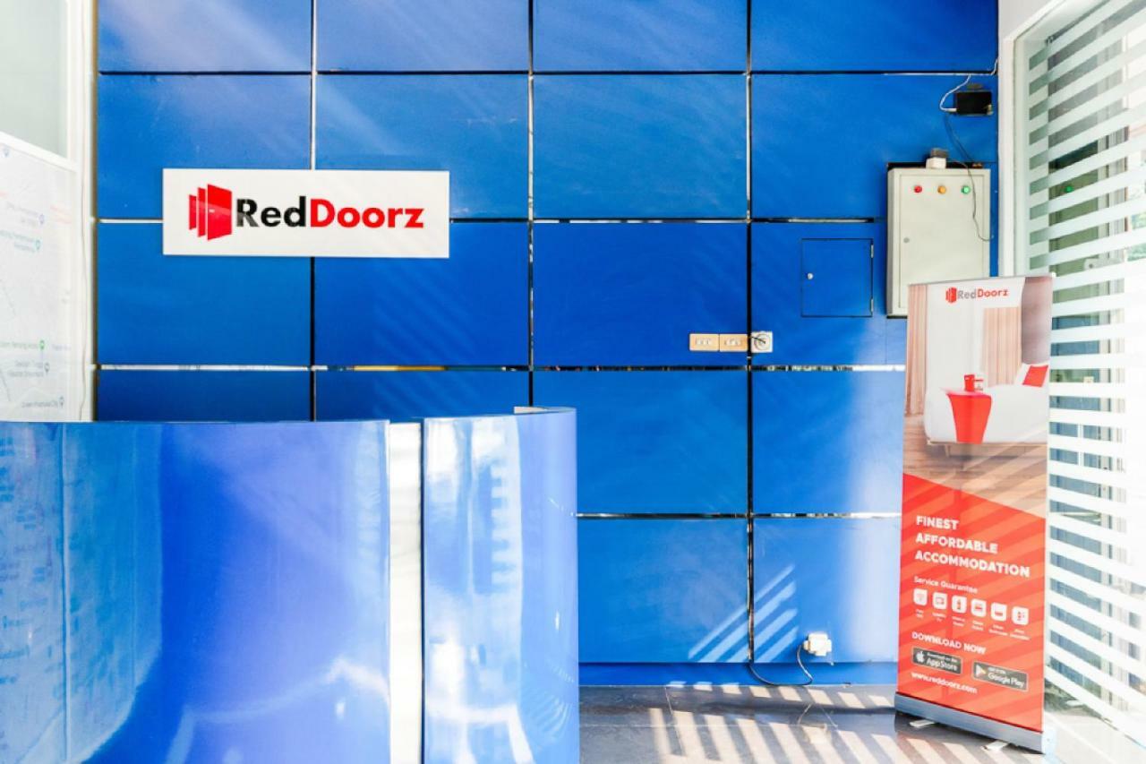 Reddoorz Plus Near Taman Ismail Marzuki Jakarta Exterior photo