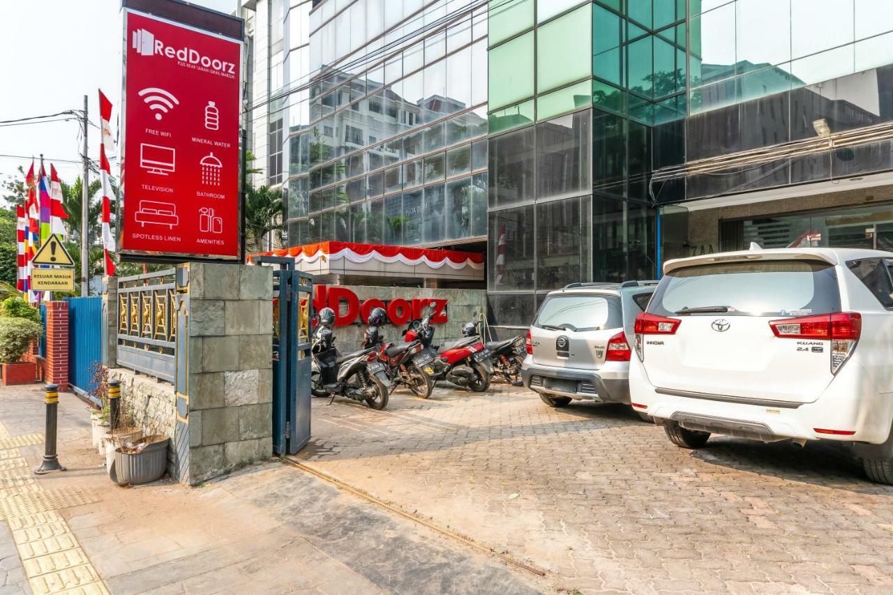 Reddoorz Plus Near Taman Ismail Marzuki Jakarta Exterior photo